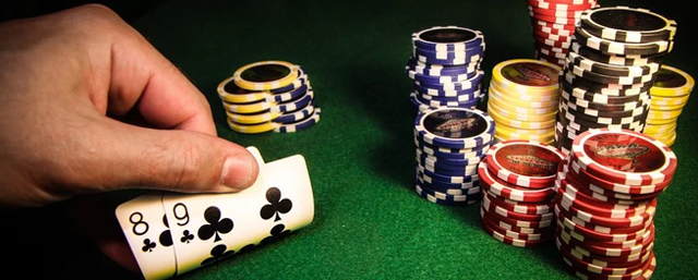 Poker thu hút nhiều người chơi tham gia